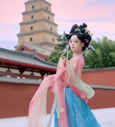 西安女摄跟拍汉服妆造怎么选?这份攻略帮你避坑 西安女摄跟拍汉服妆造怎么选?这份攻略帮你避坑